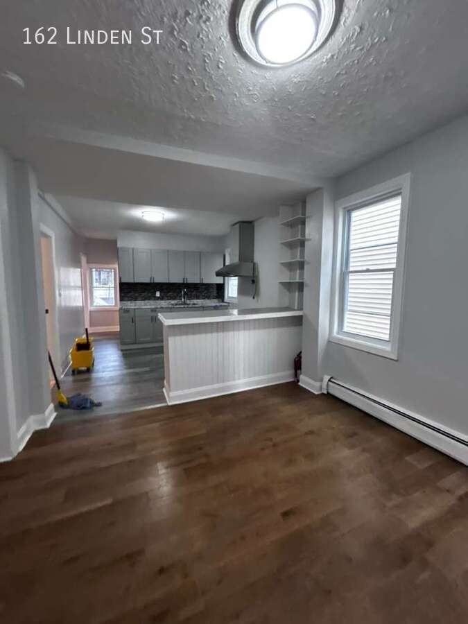 162 Linden St - Photo 7 of 11