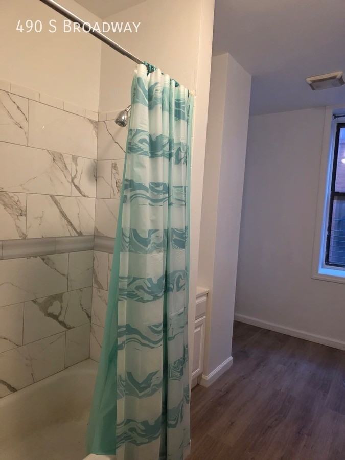 490 S Broadway - Photo 4 of 10