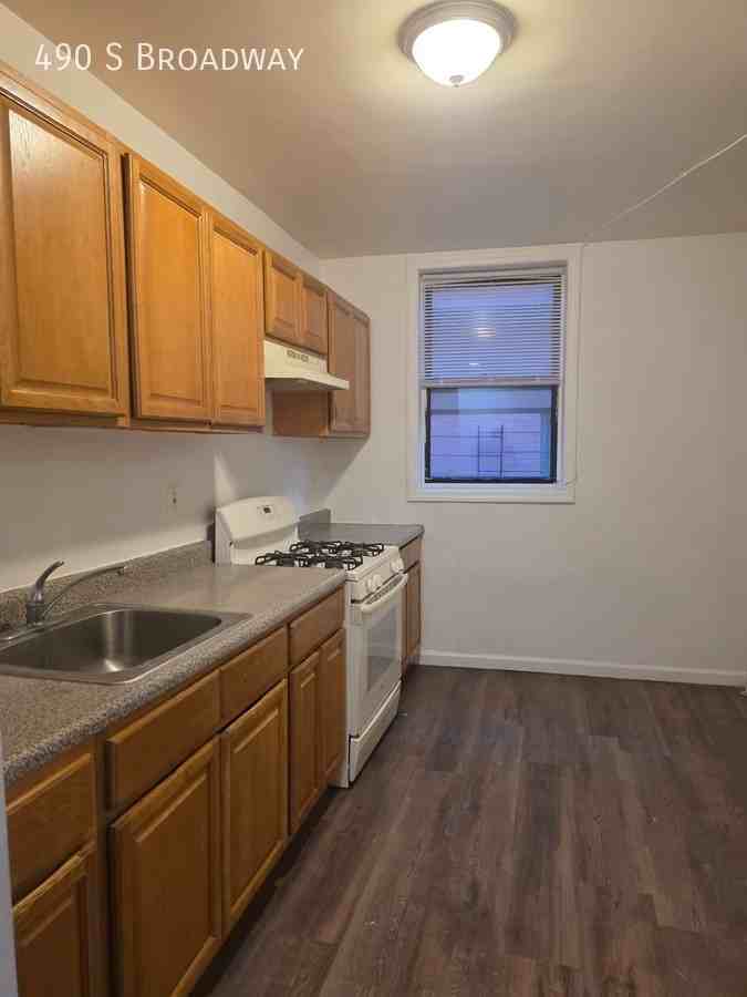 490 S Broadway - Photo 7 of 10
