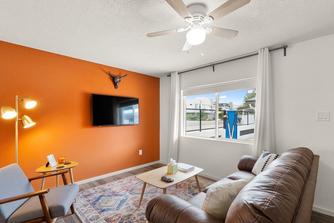 1232 W 4th St #1 - Photo 3 of 15