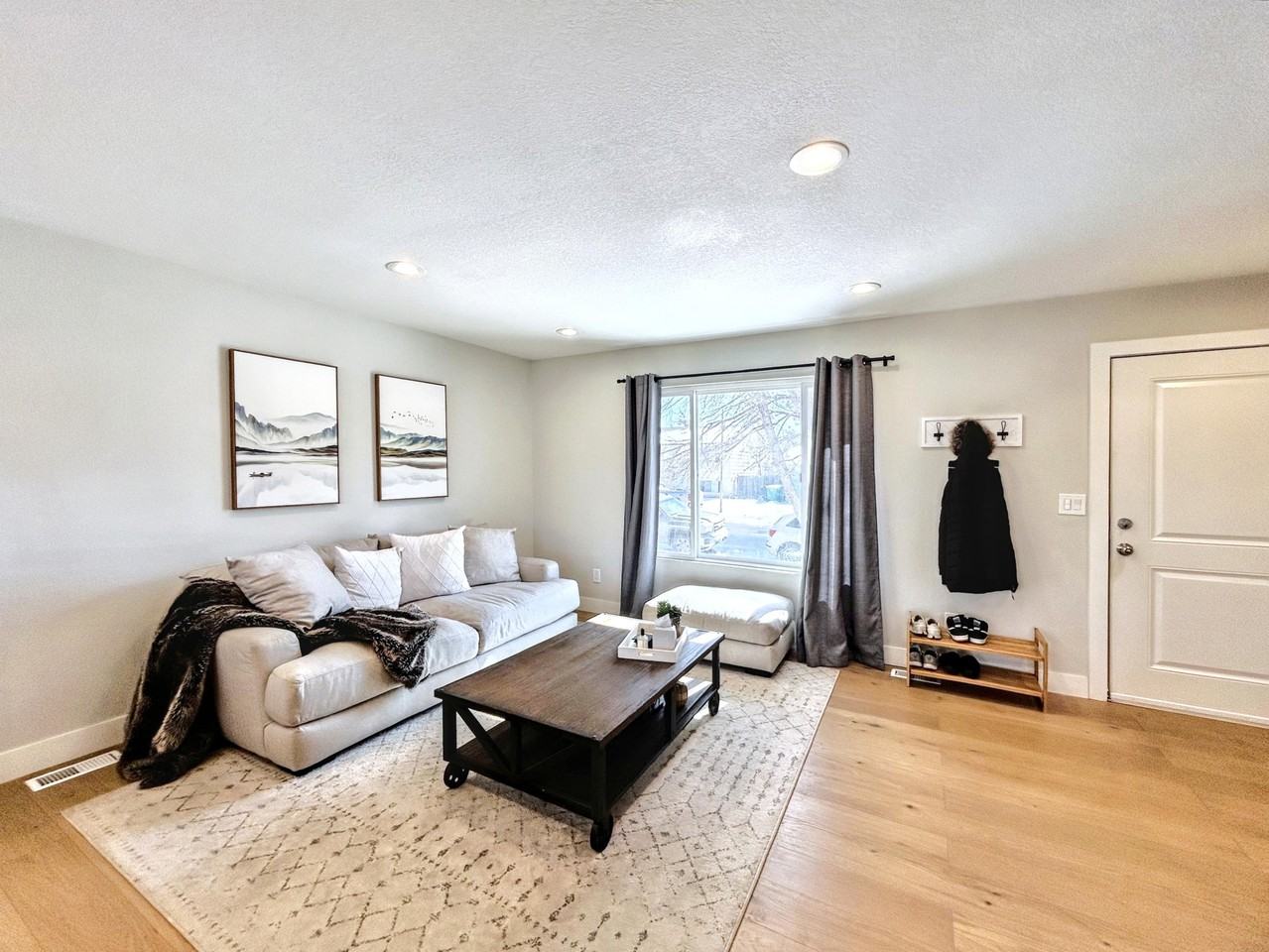 1828 S Idalia St - Photo 4 of 20