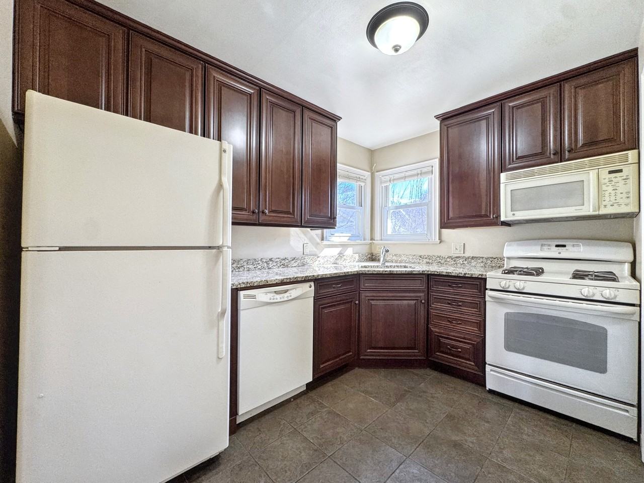 1050 E Bates Pkwy - Photo 6 of 16