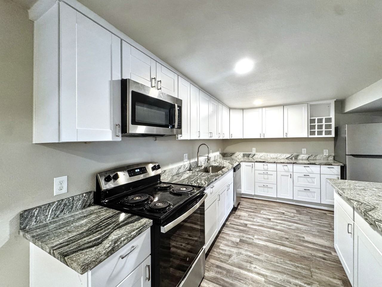 806 Paradise Ln #B - Photo 5 of 11