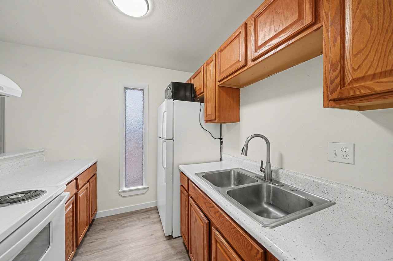 4270 Loomis Ave #B - Photo 5 of 11