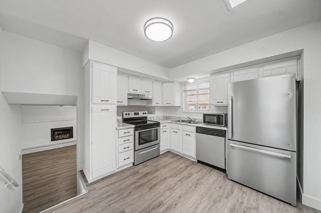 165 Glenn Pl - Photo 4 of 21