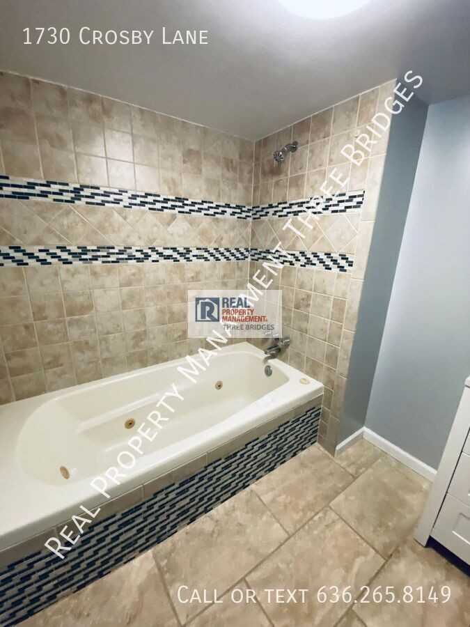 1730 Crosby Ln - Photo 4 of 16