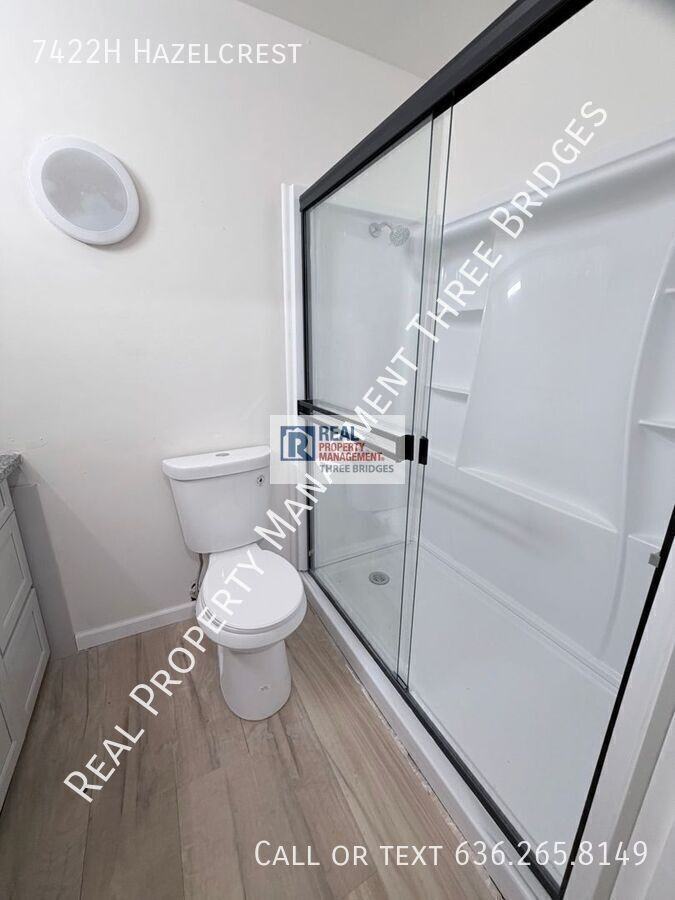 7422 Hazelcrest Dr Apt H - Photo 2 of 8