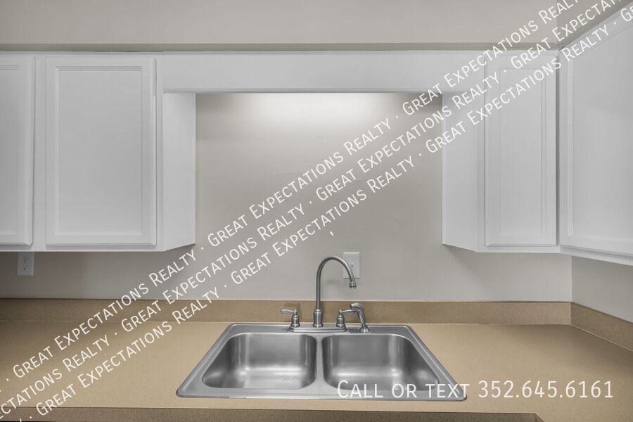 147 Se 13th Ave - Photo 2 of 15