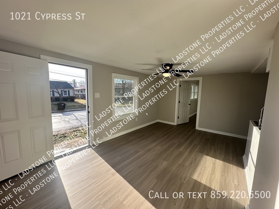 1021 Cypress St - Photo 4 of 23