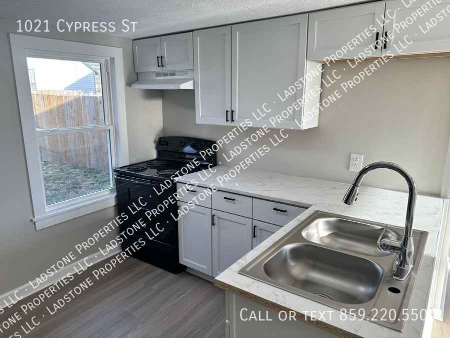 1021 Cypress St - Photo 5 of 23