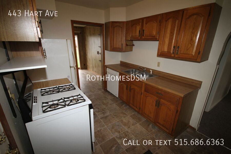 443 Hart Ave - Photo 4 of 14