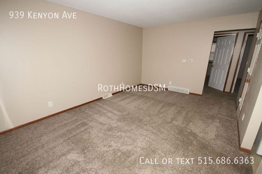 939 Kenyon Ave - Photo 6 of 15