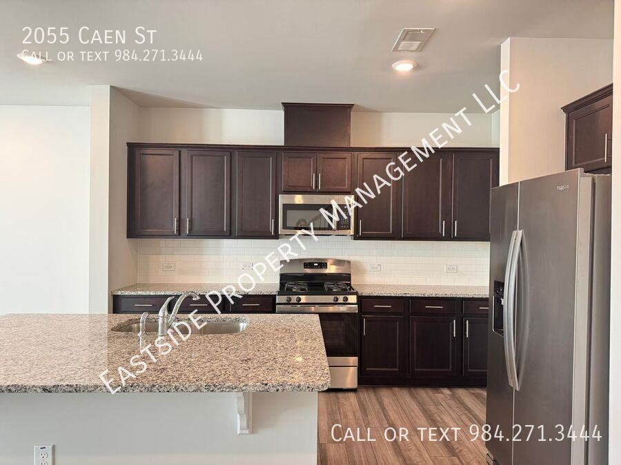 2055 Caen St - Photo 4 of 21