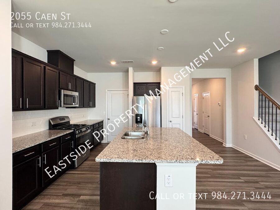 2055 Caen St - Photo 5 of 21