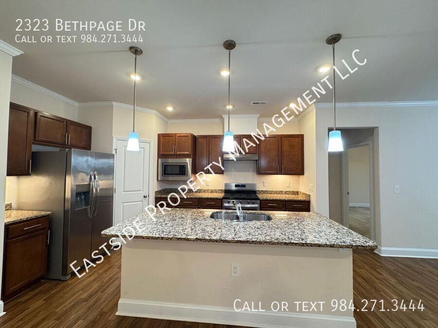 2323 Bethpage Dr - Photo 3 of 19