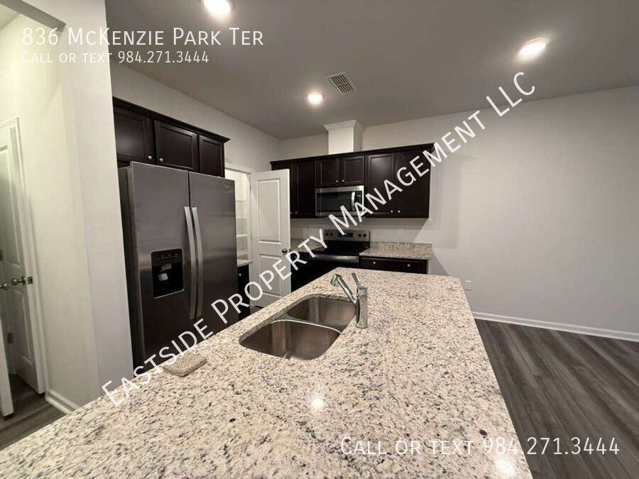 836 Mckenzie Park Ter - Photo 4 of 21