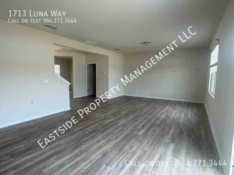 1713 Luna Way - Photo 4 of 9