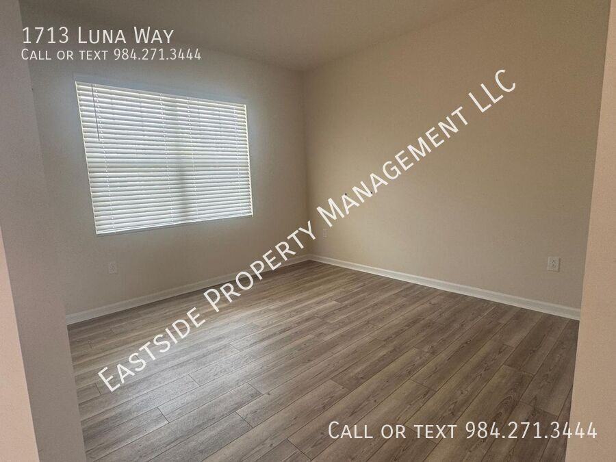 1713 Luna Way - Photo 2 of 9