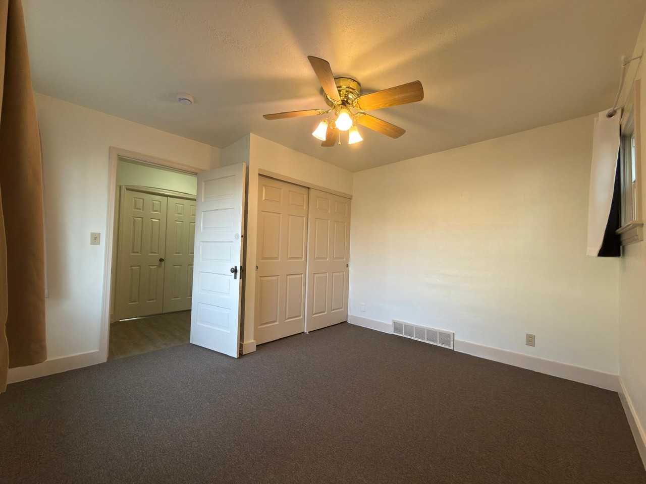 320 E Indiana Ave #B - Photo 4 of 12