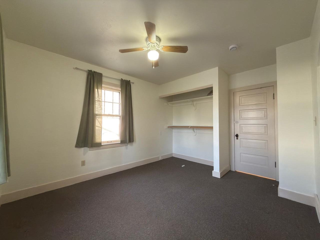 320 E Indiana Ave #B - Photo 5 of 12