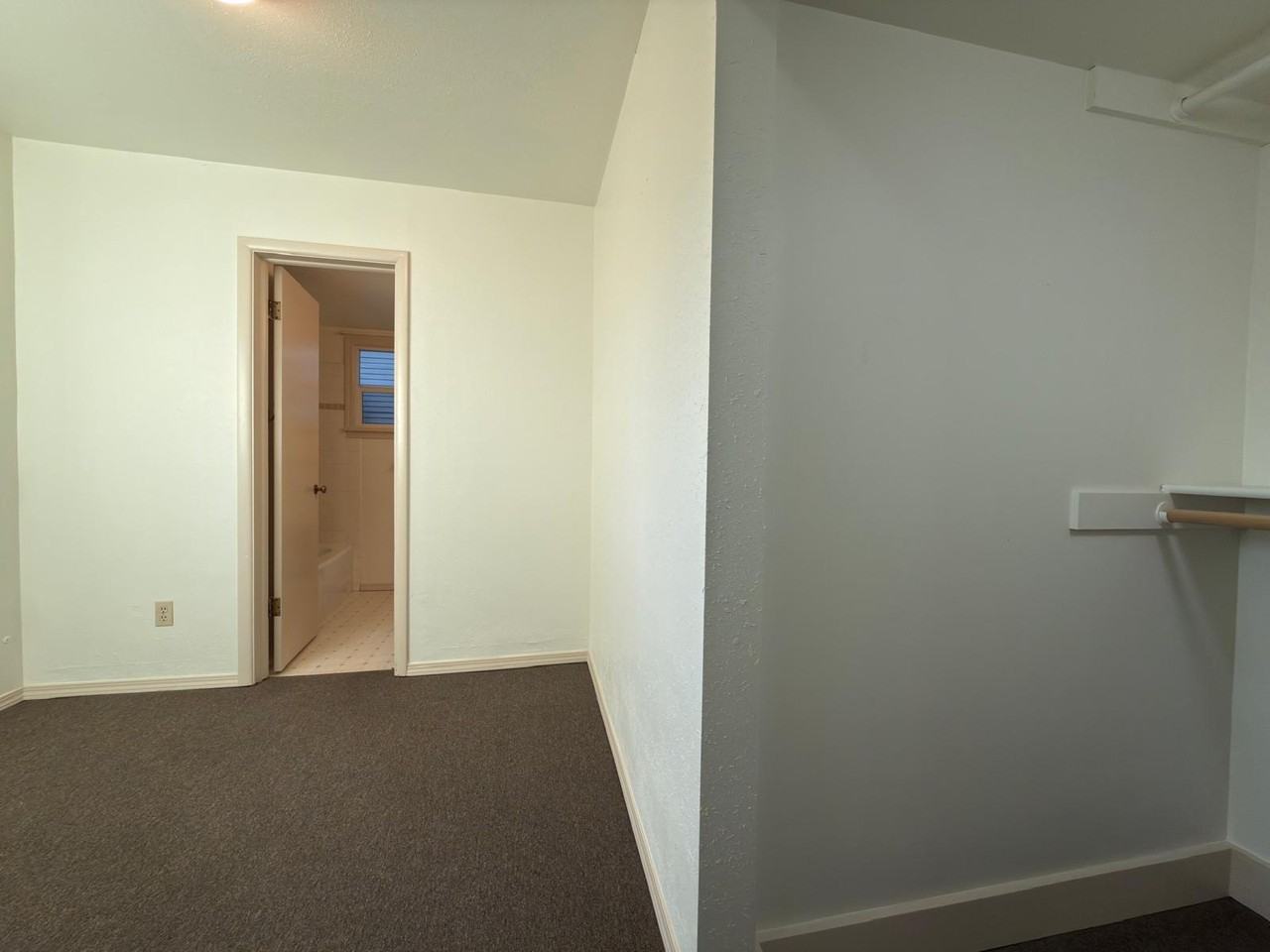 320 E Indiana Ave #B - Photo 7 of 12
