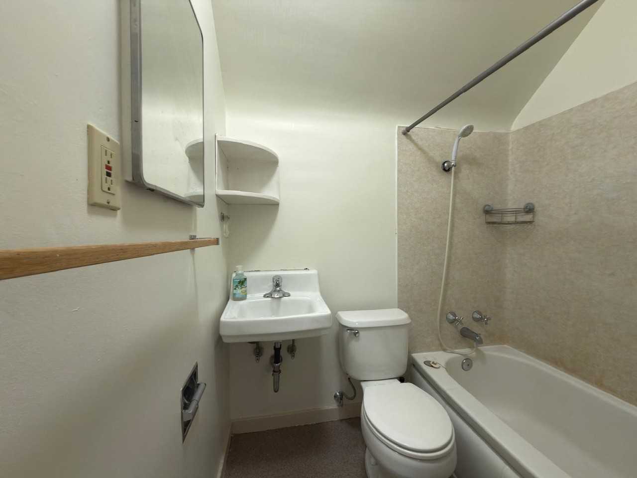 320 E Indiana Ave #A - Photo 5 of 6