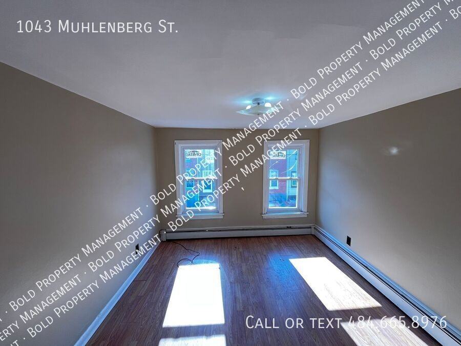 1043 Muhlenberg St - Photo 3 of 6