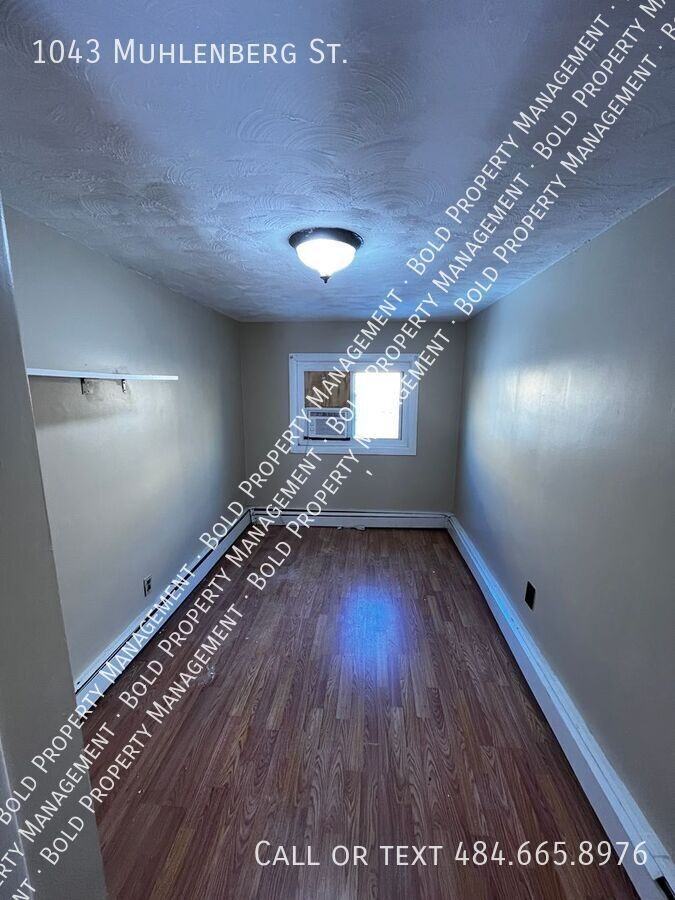 1043 Muhlenberg St - Photo 4 of 6