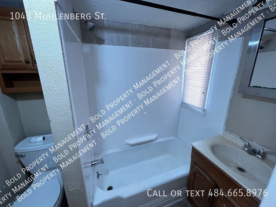 1043 Muhlenberg St - Photo 5 of 6