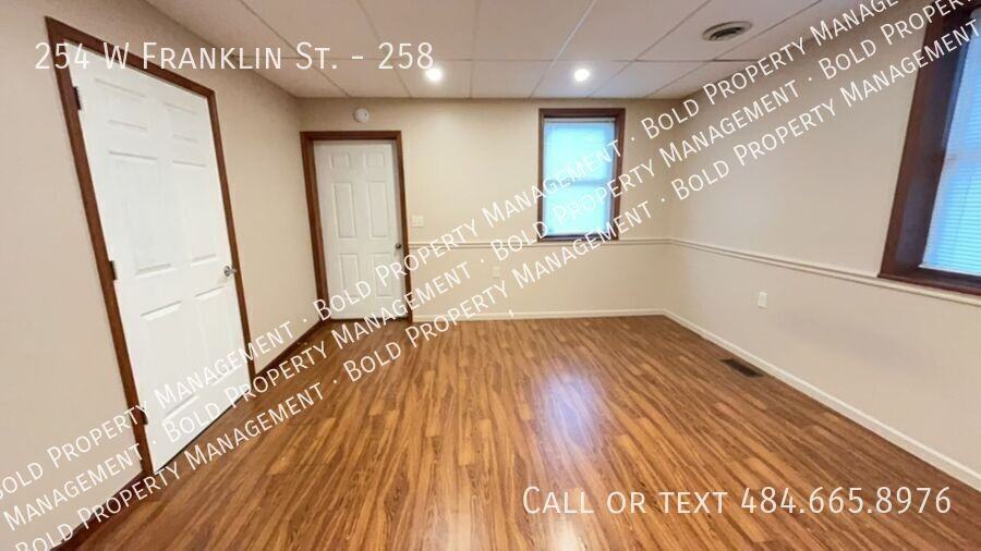 254 W Franklin St #258 - Photo 2 of 12