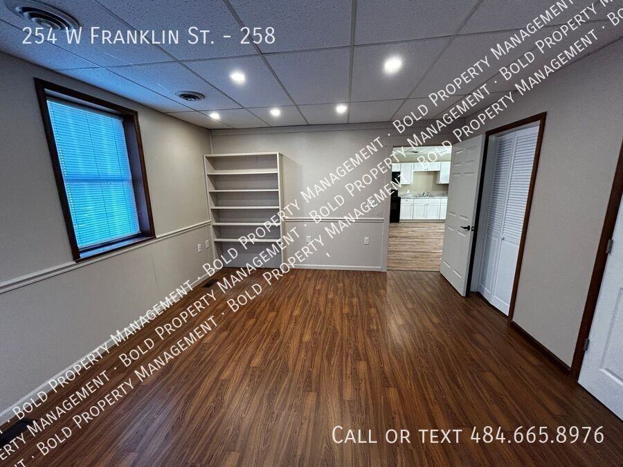 254 W Franklin St #258 - Photo 3 of 12