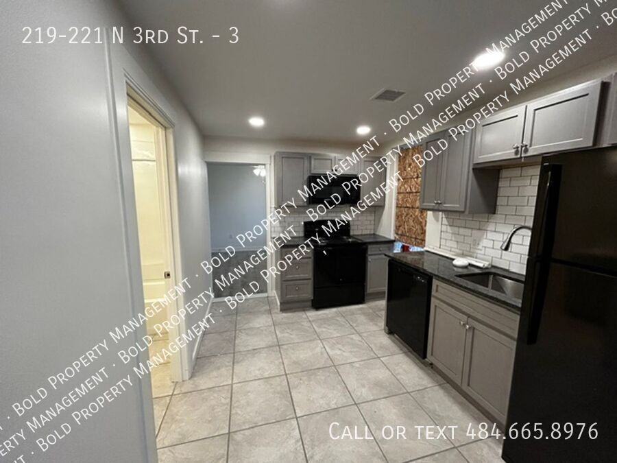 219 N 3rd St #3