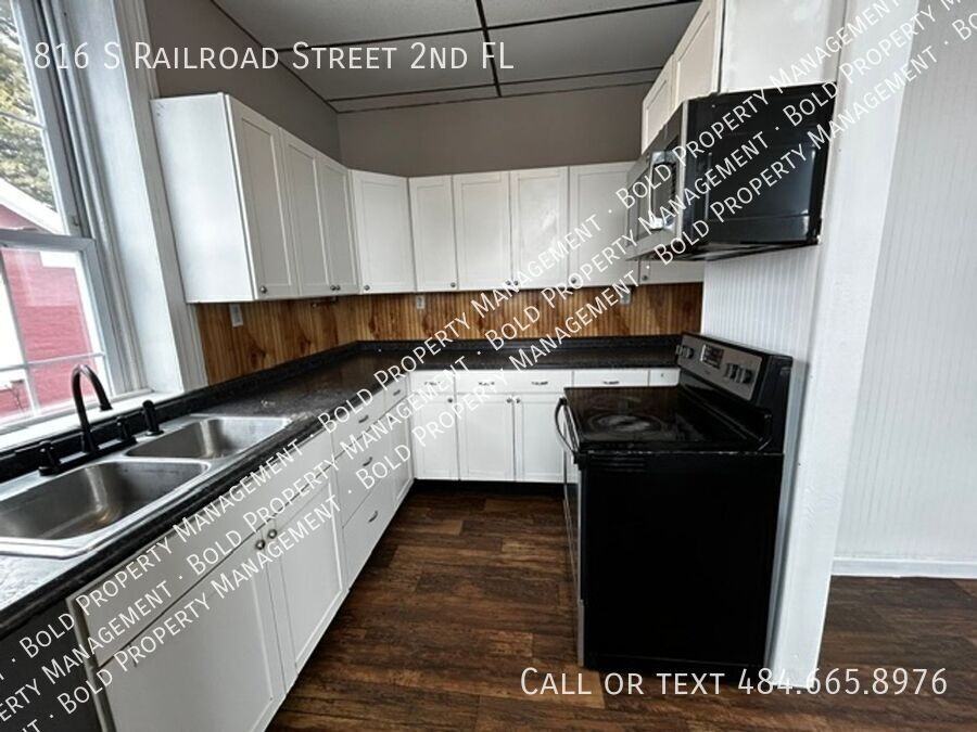 816 S Railroad St Apt 2nd - Photo 3 of 13