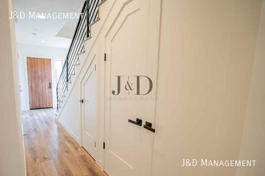 1371 N Vulcan Ave - Photo 6 of 48