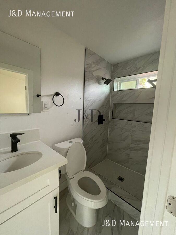 4253 College Ave - Photo 5 of 9