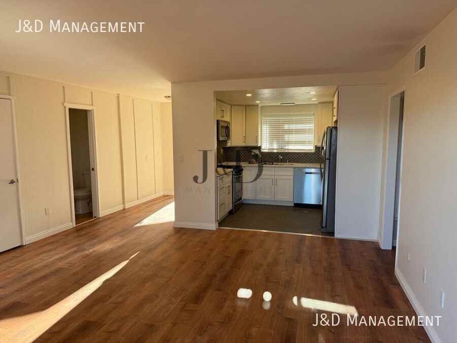 526 S Tulip St #2 - Photo 4 of 10