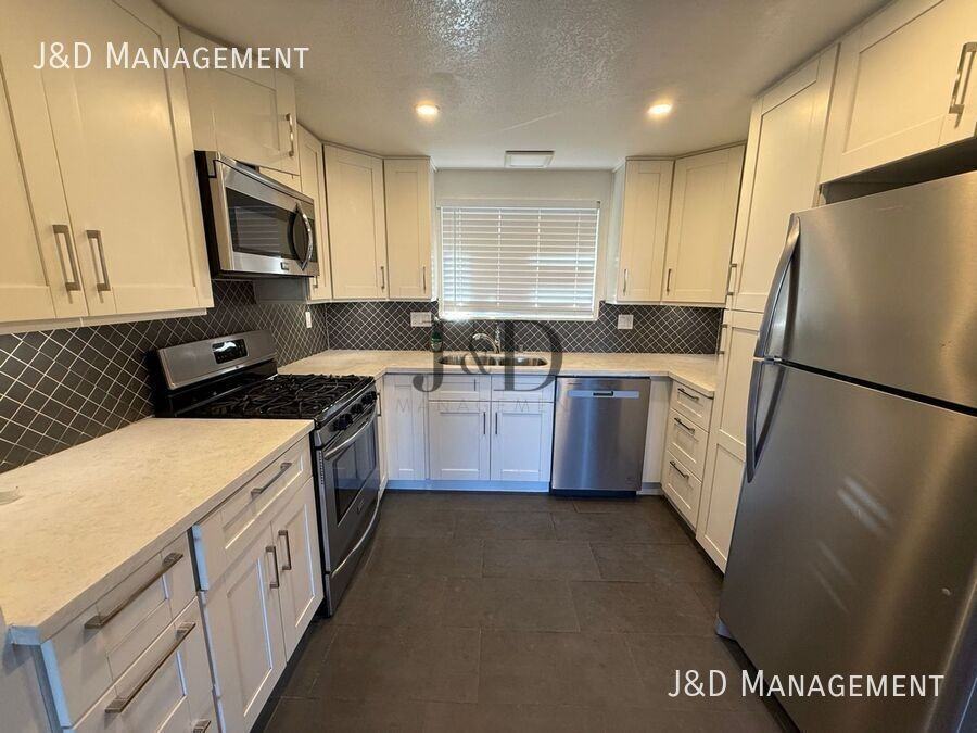 526 S Tulip St #2 - Photo 7 of 10