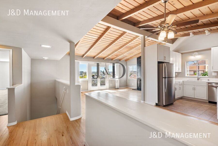 3419 Russell St - Photo 4 of 24