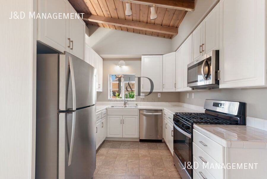 3419 Russell St - Photo 7 of 24