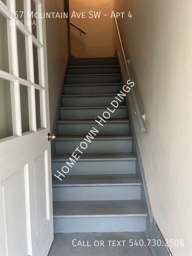 367 Mountain Ave Sw #4 - Photo 3 of 9