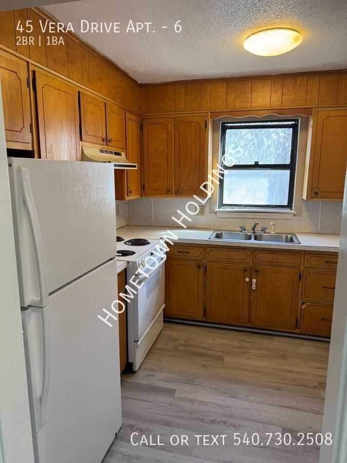 45 Vera Dr #6 - Photo 4 of 8