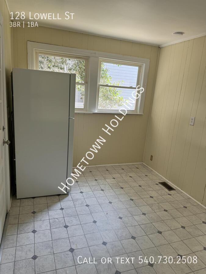 128 Lowell St - Photo 5 of 10