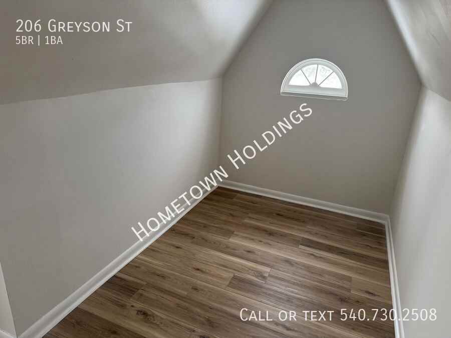 206 Greyson St - Photo 3 of 14