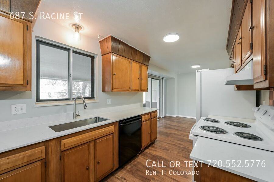 687 S Racine St - Photo 3 of 23