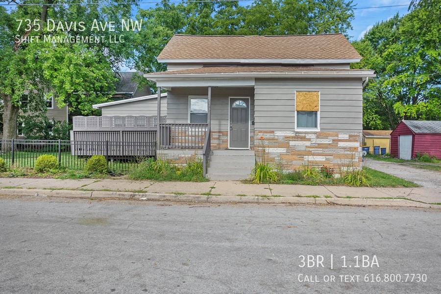 735 Davis Ave Nw