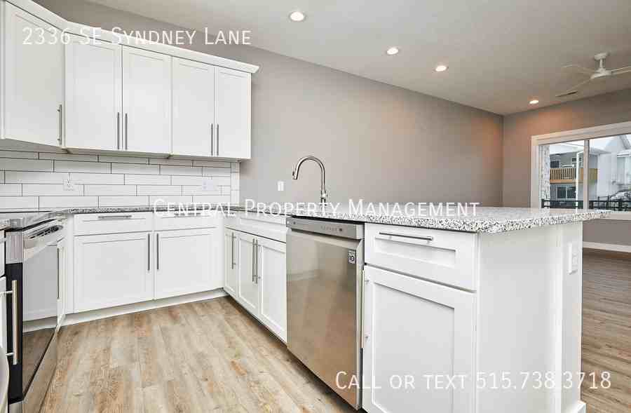 SYNDNEY & - Photo 6 of 22