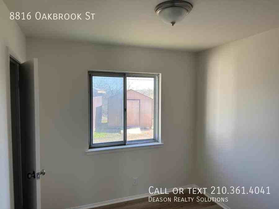 8816 Oakbrook St - Photo 6 of 40