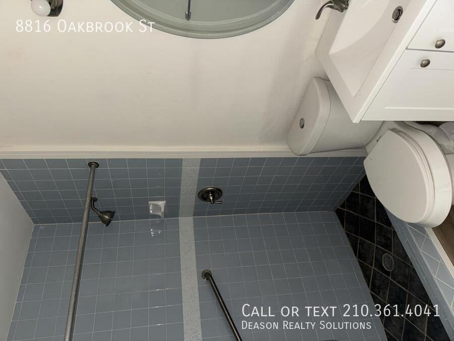 8816 Oakbrook St - Photo 7 of 40