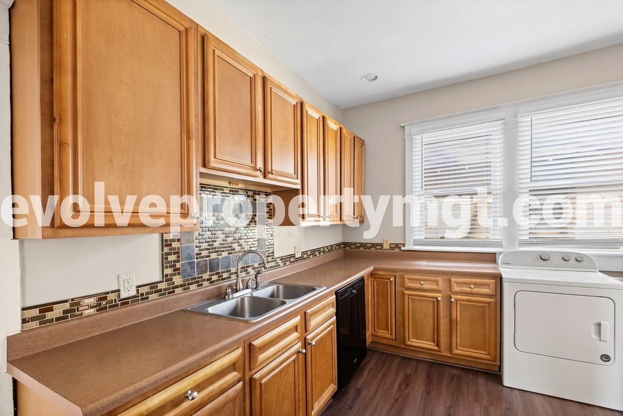 246 N Watkins St - Photo 7 of 18