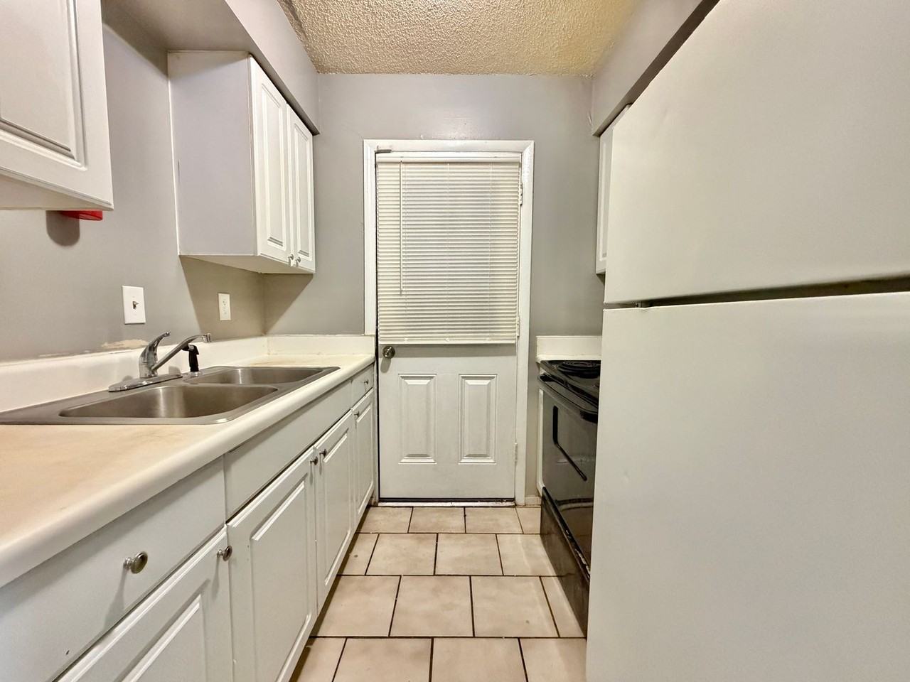 4651 Royal Ridge Dr #8 - Photo 4 of 12